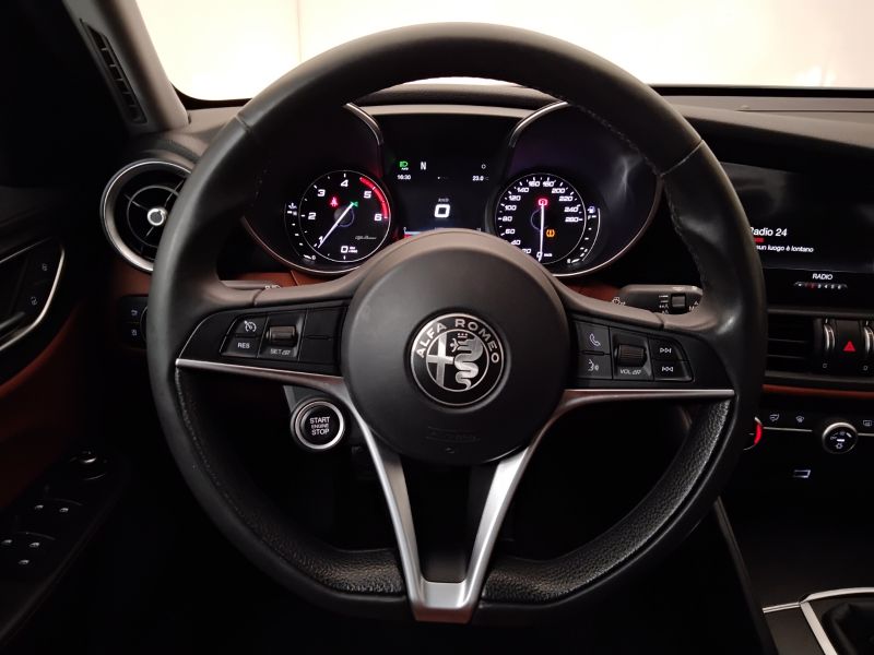 GuidiCar - ALFA ROMEO Giulia 2016 Giulia 2.2 t Super 180cv Usato